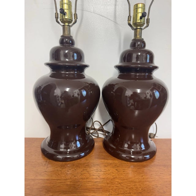 Hollywood Regency Pair Vintage Brown Ceramic Ginger Jar Table Lamps Hollywood Regency MCM Style For Sale - Image 3 of 16