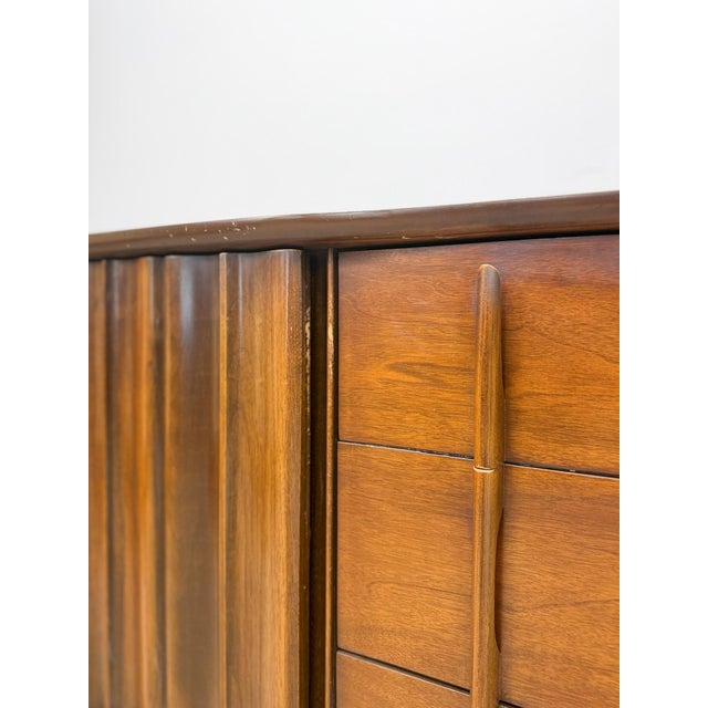 Brown Rare United Furniture MCM Long Dresser Intricate Wood Pulls Vintage Lowboy For Sale - Image 8 of 17