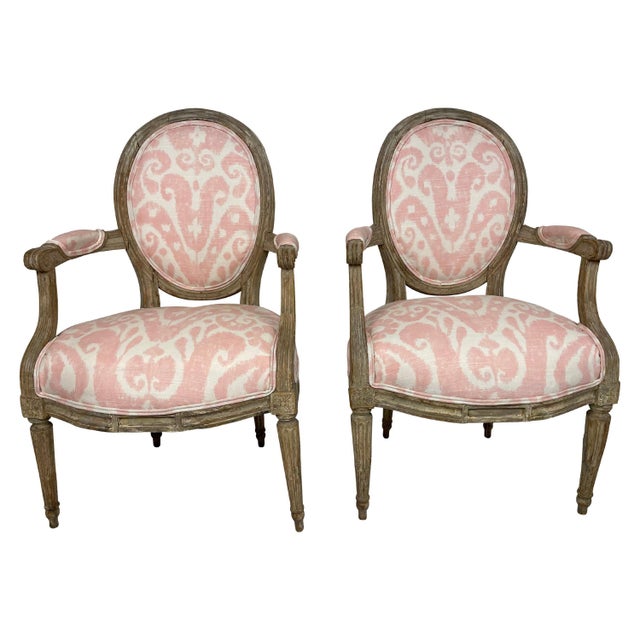 1940s French Louis XVI Style Grey Painted Armchairs in Pink Ikat Fabric - A Pair For Sale - Image 15 of 18