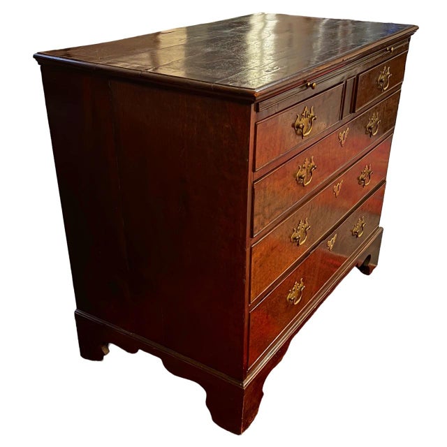 English 1780 George III Chest of Drawers on Bracket Feet With Brushing Slide & Secret Sovereign Drawer For Sale - Image 3 of 13