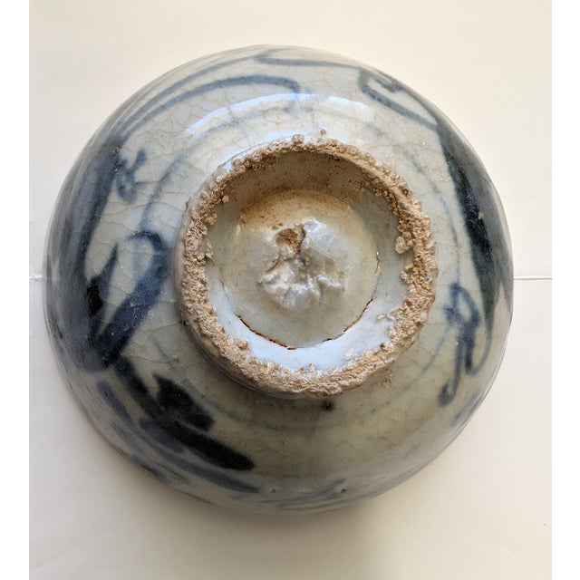 Chinese Antique Chinese Ming Dynasty Porcelain Swatow-Ware Bowl Dragon and Phoenix Motif For Sale - Image 3 of 7