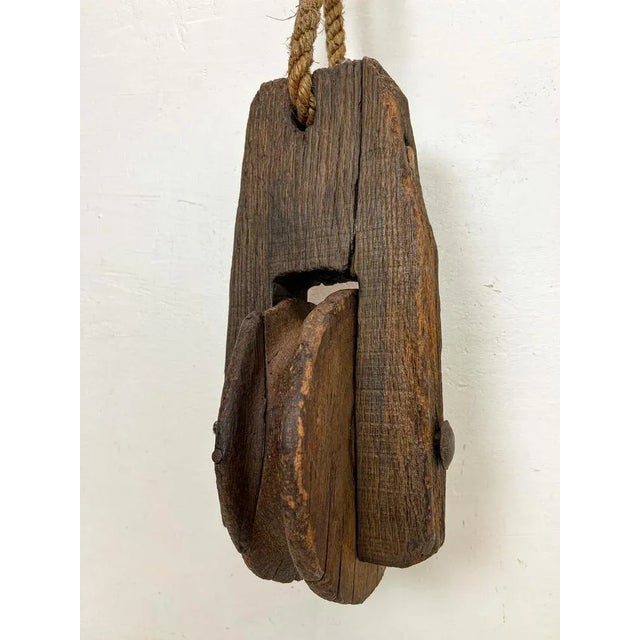 Rustic Antique Rustic Weathered Wooden Pulley with Rope, 1890s For Sale - Image 3 of 12