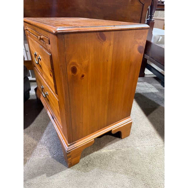 Mid-Century Modern Lexington Knottypine Nightstand For Sale - Image 3 of 6