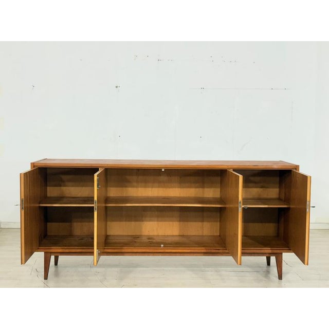 For sale is this beautiful sideboard in a timeless vintage design. The piece has been meticulously restored: the surface...