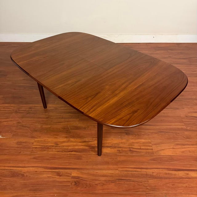 Mid-Century Modern G-Plan Teak Mid-Century Butterfly Leaf Dining Table For Sale - Image 3 of 18