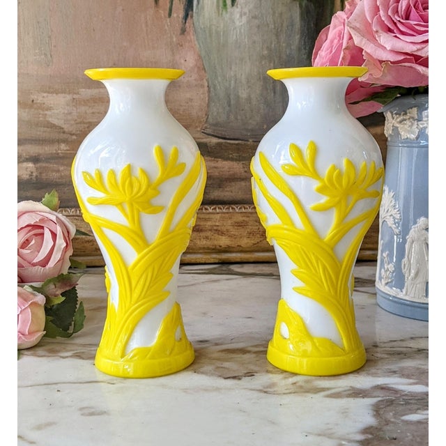 Victorian Pair of Late 19th-Century Victorian White & Yellow Overlay Art Glass Vases For Sale - Image 3 of 8