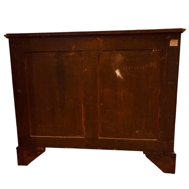 A Beautiful Georgian Style Chest of Drawers with great Georgian and Chippendale appeal. The chest features a rectangular...