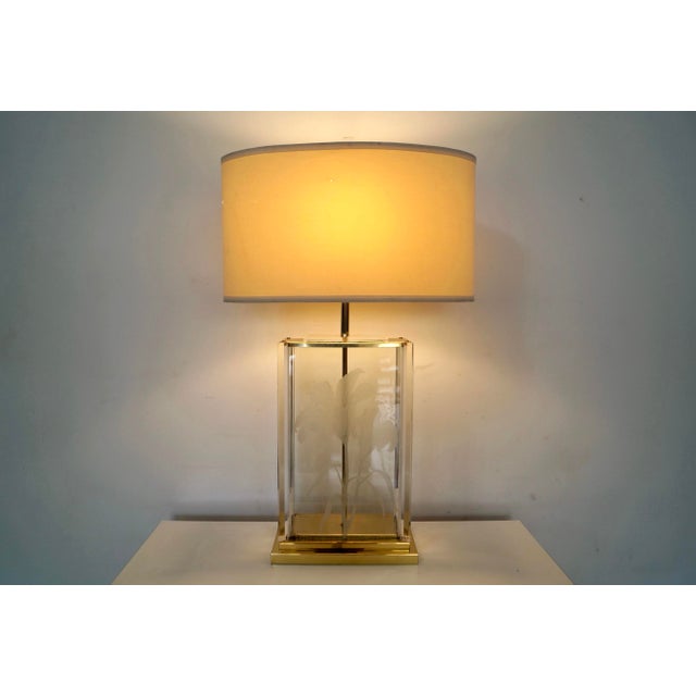 1980’s Hollywood Regency Etched Glass, Brass, & Lucite Table Lamp by Fredrick Ramond For Sale - Image 11 of 12