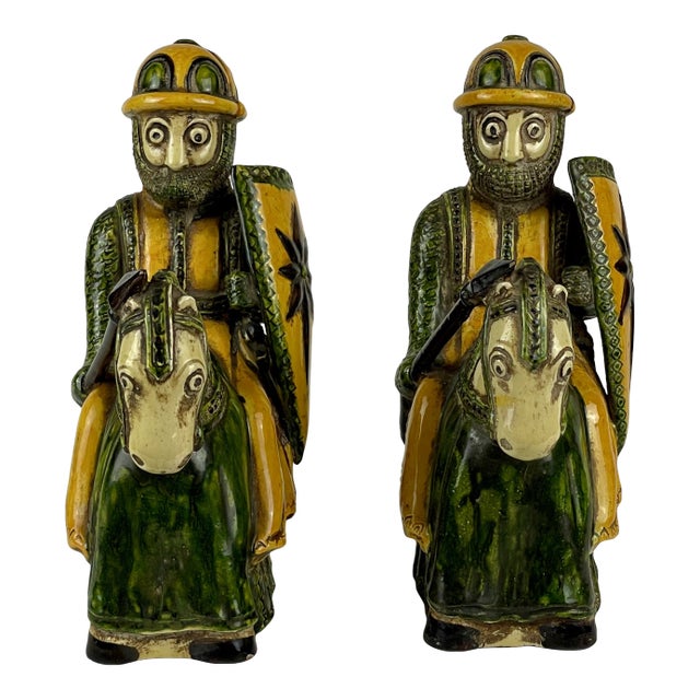 1970s Pair of Italian Ceramic Medieval Knights Figurines For Sale
