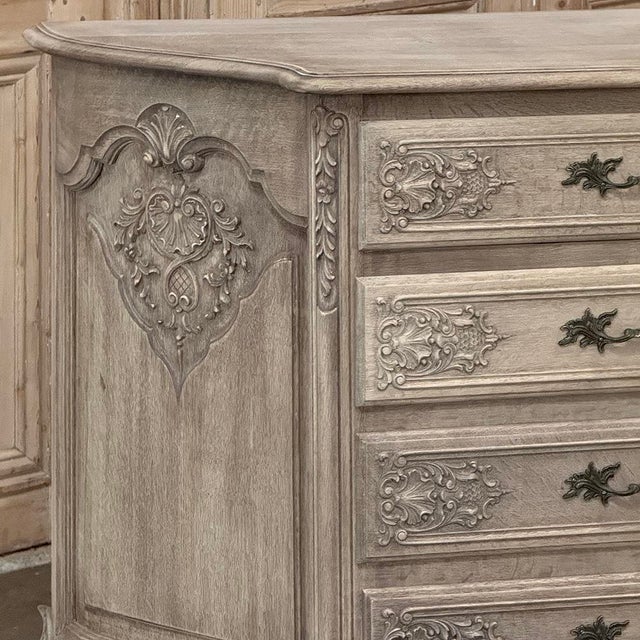 Grand Antique French Louis XIV Serpentine Commode in Stripped Oak For Sale In Dallas - Image 6 of 12