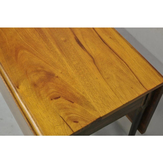 Wood Antique American Colonial Cherry Wood Slender Leg Pembroke Lamp Side End Table For Sale - Image 7 of 12