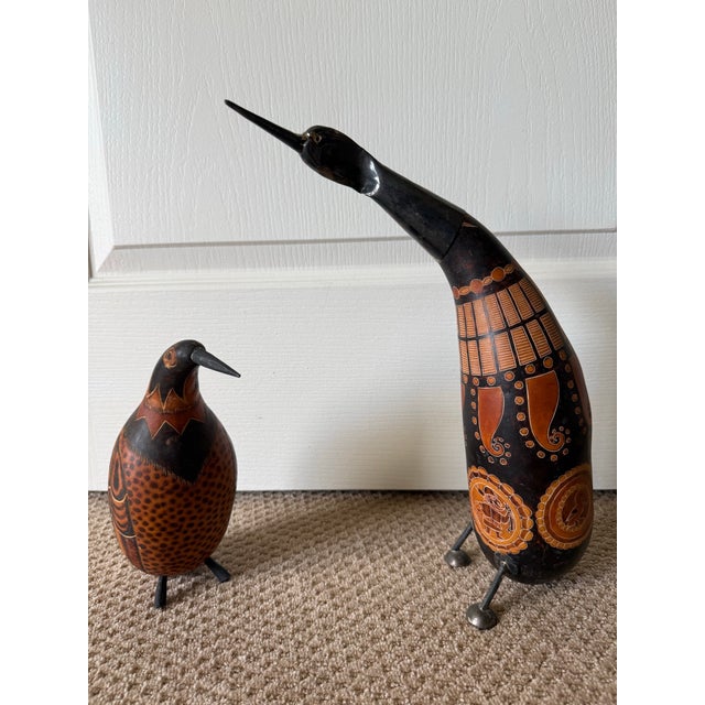 Vintage Peruvian Hand-Carved & Fire-Etched Gourd Bird Sculptures - Pair "Mate Burilado" Hand-Carved Gourd Birds For Sale - Image 10 of 12