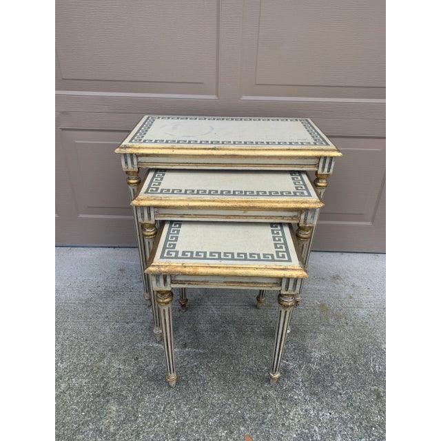Hollywood Regency Italian Greek Key Nesting Tables in Aged Silver Leaf & Gilt, Set of Three For Sale - Image 3 of 13