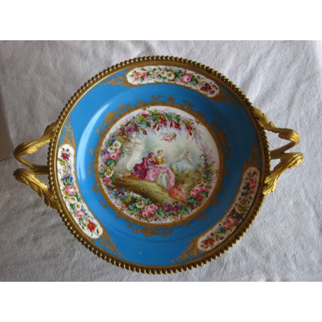 This large coupe is splendid by many points first it hand painted decor in the taste of the 17 hundreds very popular in...