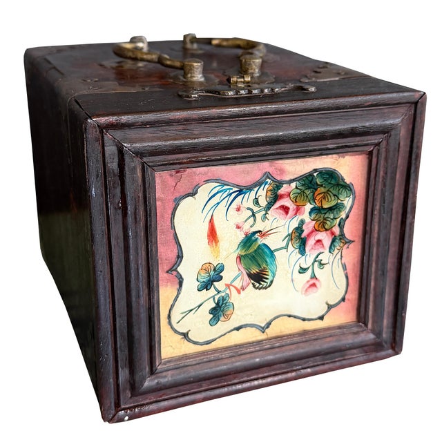 1900 - 1909 Antique Chinese Painted Wood Jewelry Box With Mirror and Brass Fittings For Sale - Image 5 of 10