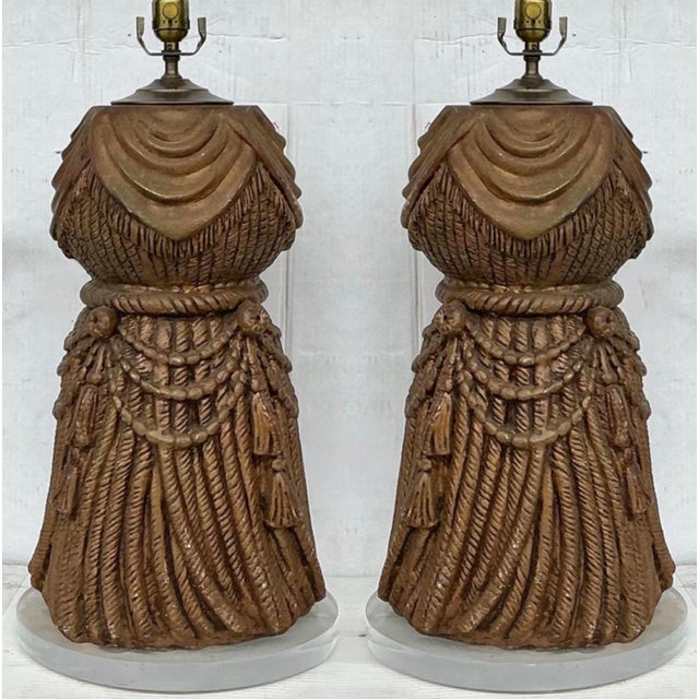 Hollywood Regency Mid-Century Hollywood Regency Gilt Tassel & Lucite Table Lamps - Pair For Sale - Image 3 of 5