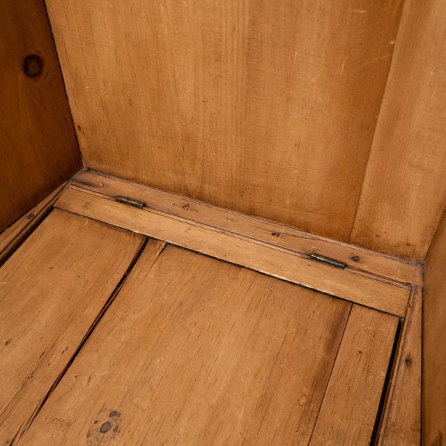 Brown 20th Century Welsh-Style Lambing Chair (Shepherd’s Chair) in Pine With Lift Seat For Sale - Image 8 of 14