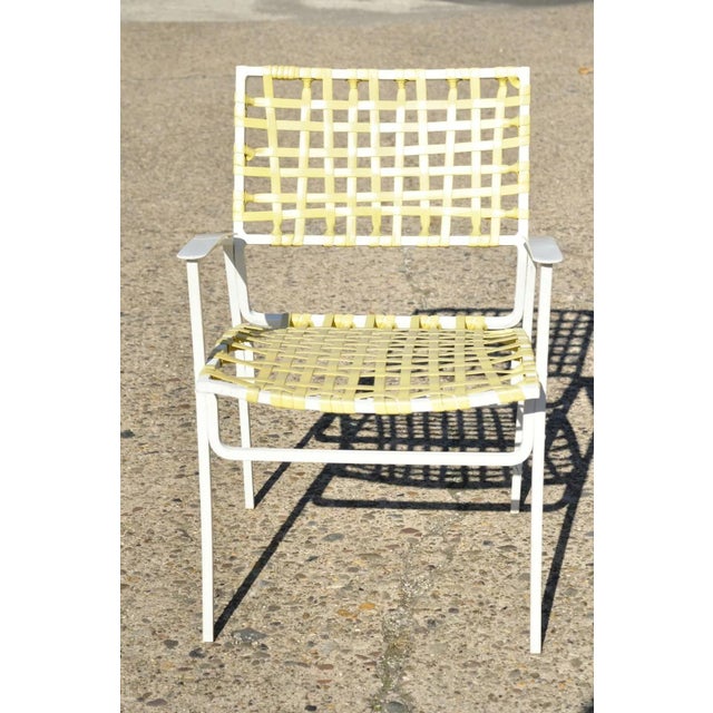 Mid-Century Modern Mid 20th Century Medallion Aluminum Yellow Woven Vinyl Strap Patio Pool Lounge Chair For Sale - Image 3 of 10