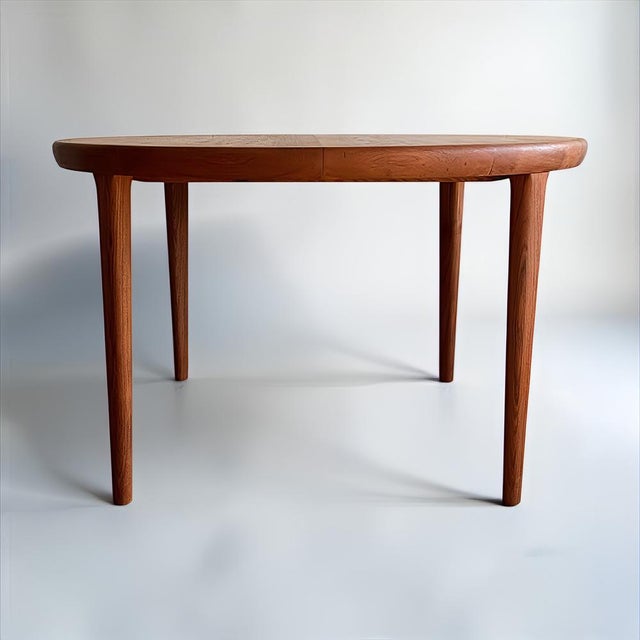 Mid-Century Modern Danish Round and Oval Extendable Dining Table in Teak by Ib Kofod-Larsen for Faarup Møbelfabrik, 1960s For Sale - Image 3 of 18