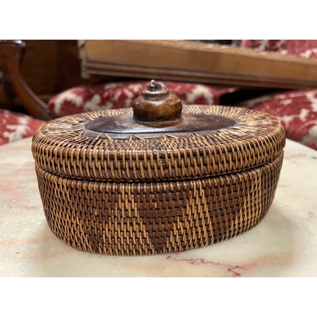 Oval Wood and Wicker Box, 1973, in Very Good conditions. Designed 1970 to 1979
