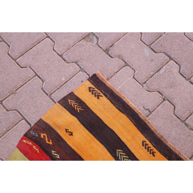 1960s Anatolian Ethnic Design Hand Knotted Natural Kilim Rug For Sale In Sacramento - Image 6 of 10