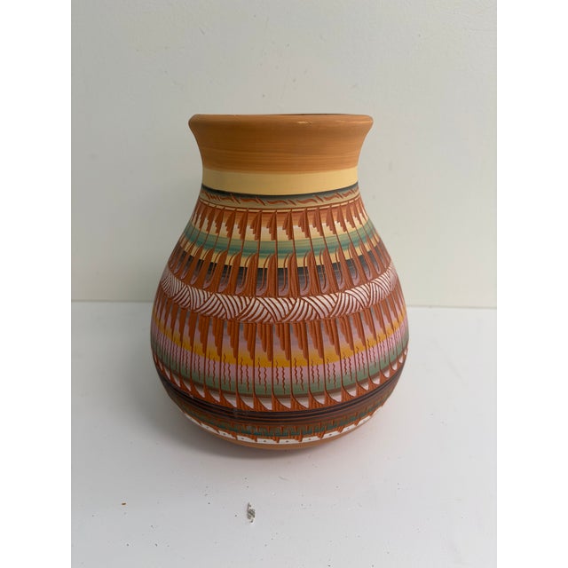 Signed Navajo Pottery Vase by Ernie Watchman – Hand-Coiled Geometric Design For Sale - Image 9 of 10