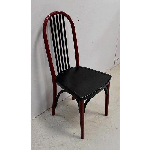 Vintage style chair in wood, painted in Bordeaux for the main frame of the back and the legs, in black for the rest. The...