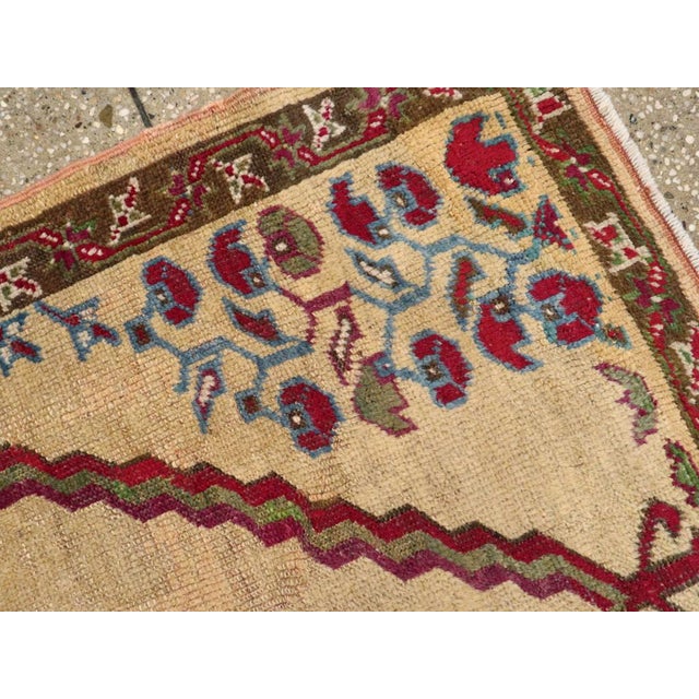 Textile Galerie Shabab Collection Early 20th Century Turkish Ghiordes Rug For Sale - Image 7 of 9