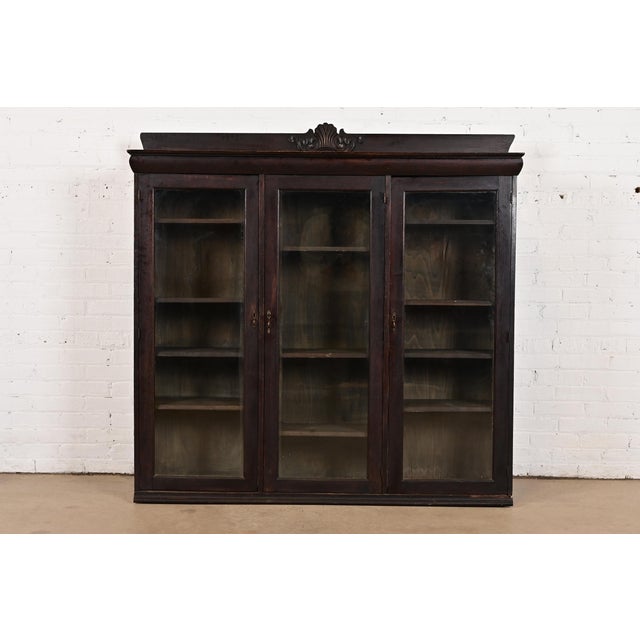 R. J. Horner Style American Empire Carved Oak Glass Front Bookcase, Circa 1890 For Sale - Image 10 of 10