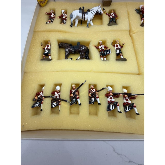 1990s 1990s King & Country Seaforths Painted Lead Soldier Set For Sale - Image 5 of 17