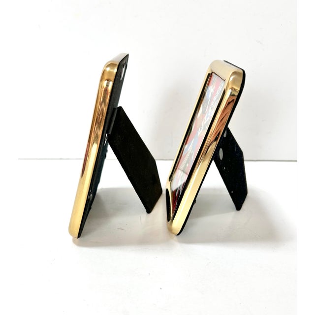 1980s Vintage Rounded Brass Picture Frames – Polished Brass Desk Frames, Hollywood Regency Palm Beach Style (Pair) For Sale - Image 5 of 7