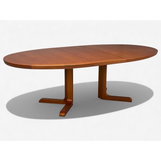 Skovby Møbelfabrik A/S, Danish Mid-Century Modern, Teak, Expandable Dining Table, Denmark, 1960s A fully refinished teak...