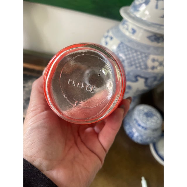 Lovely glass decanter bottle, would be perfect to hold water on a table for serving or perhaps even on your countertop....