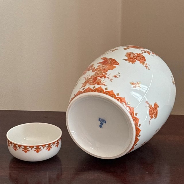Mid-20th Century Chinoiserie Porcelain Ginger Jar W/ Bird Motif For Sale - Image 16 of 18