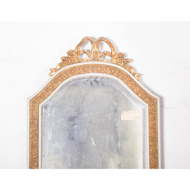 Mid-Century Modern White and Gilt Wooden Mirror with Carved Bow Crest For Sale - Image 3 of 9