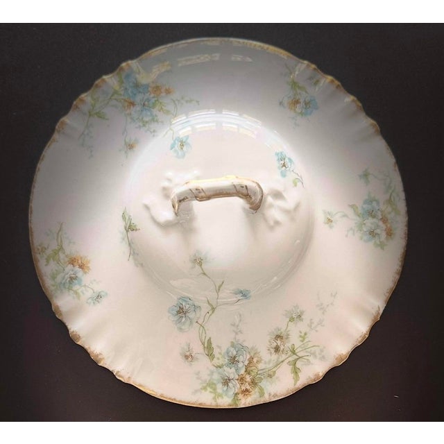 Late 19th Century Antique Theodore Haviland Limoges Lidded Tureen – Blue Forget-Me-Nots & Gold – French Porcelain (1893–1905) For Sale - Image 5 of 9