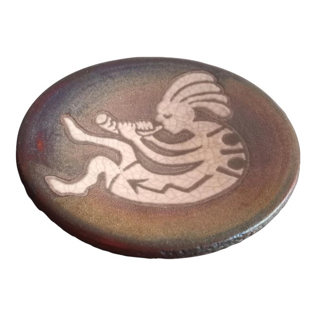 1980s Signed Jeremy Diller Kokopelli Iridiscent Raku Pottery Plate For Sale
