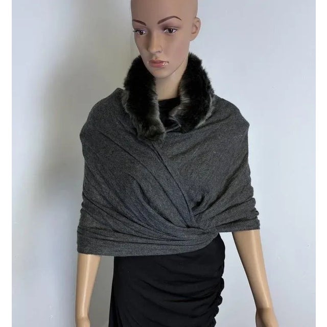 2010s Evelyne Prélonge Cashmere & Faux Fur Shawl – Luxe Gray Wrap, Made in France For Sale - Image 5 of 11