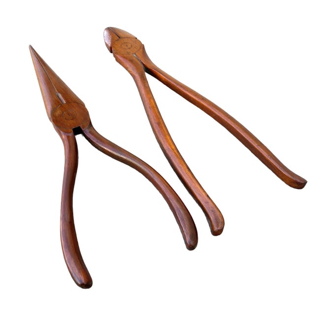 Early 1900s Rustic Edwardian Mahogany Needlenose and Cutting Pliers Wall Art- Set of 2 For Sale In Los Angeles - Image 6 of 7