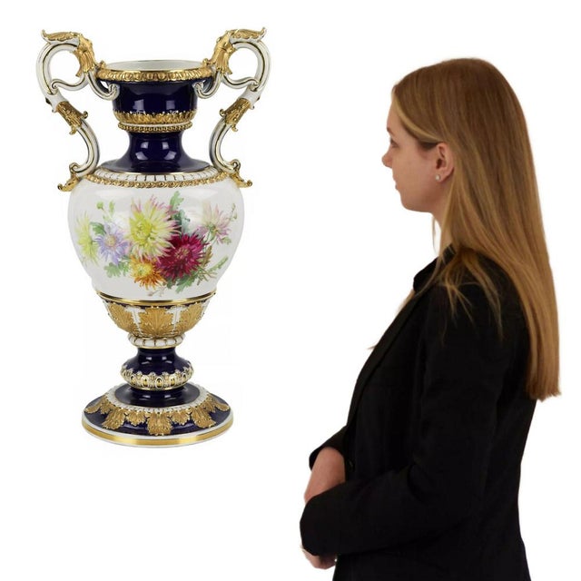 White Large 19th Century Salon Vase with Flowers by Ernst August Leuteritz for Meissen For Sale - Image 8 of 9