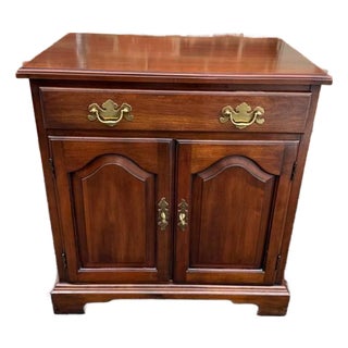 Late 20th Century Henkel Harris Cherry Single Drawer Side Cabinet/ Nightstand. For Sale