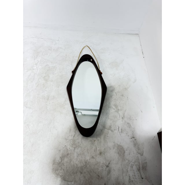 Brown Shield Oval Wall Mirror in Teak, Rope, and Leather, Italy, 1960s For Sale - Image 8 of 11