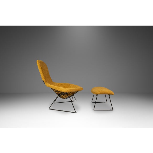 Mid-Century Modern Set of Two (2) Authentic Bird Lounge Chairs W/ Matching Ottomans in Bouclé by Harry Bertoia for Knoll, Usa, C. 1960's For Sale - Image 3 of 18