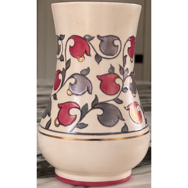 Charlotte Rhead 1930's Made in England Oyster Pattern Crown Ducal Vase For Sale - Image 13 of 13