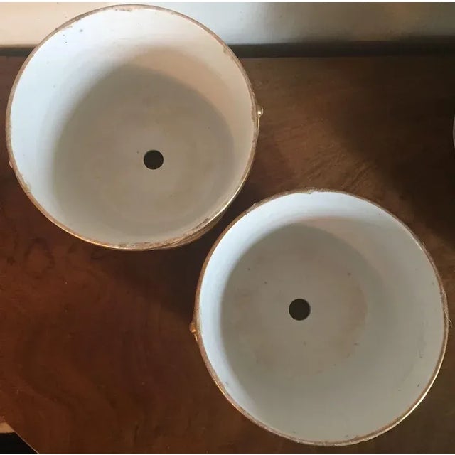 White Early 19th Century English Regency Coalport Porcelain Cachepot - A Pair For Sale - Image 8 of 11