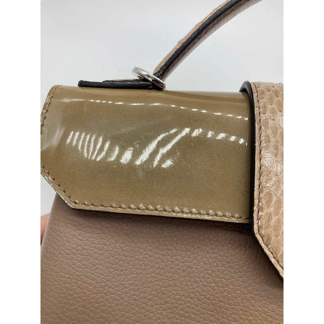 Contemporary Late 20th Century Cartier Classic Beige Feminine Line Top Handle Bag For Sale - Image 3 of 11