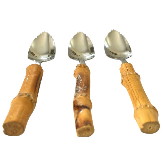 Bring a touch of tropical sophistication to your table with this charming set of three vintage grapefruit spoons, crafted...