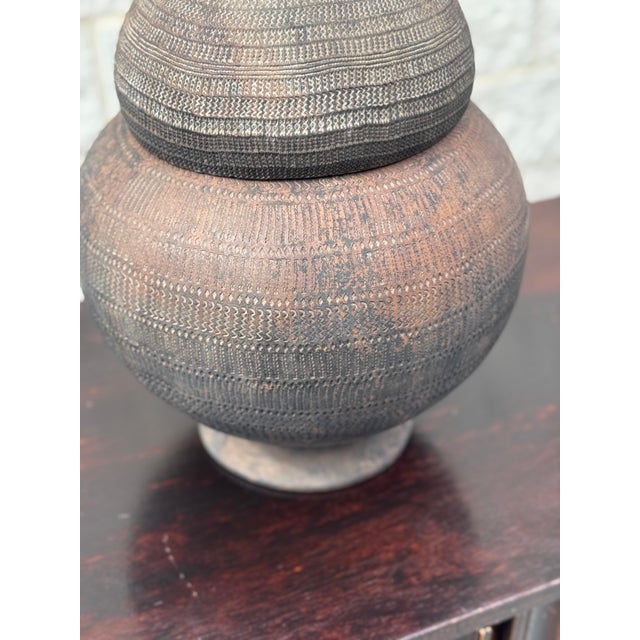 Mid-20th Century Lobi Burkina Faso Hand-Built Terracotta Lidded Vessel For Sale - Image 4 of 10