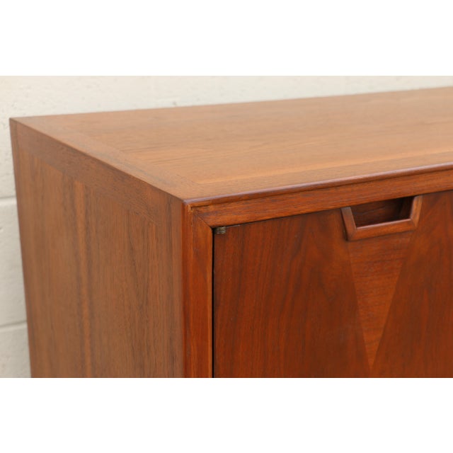 John Stuart for Mt. Airy “Janus Collection” Mid-Century Walnut Highboy Dresser, C. 1970s For Sale - Image 14 of 18