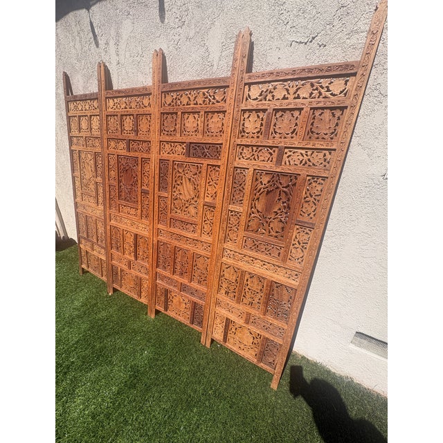 1950s Vintage Hand-Carved Wooden Four-Panel Folding Room Divider Screen With Intricate Floral and Geometric Fretwork For Sale - Image 5 of 10